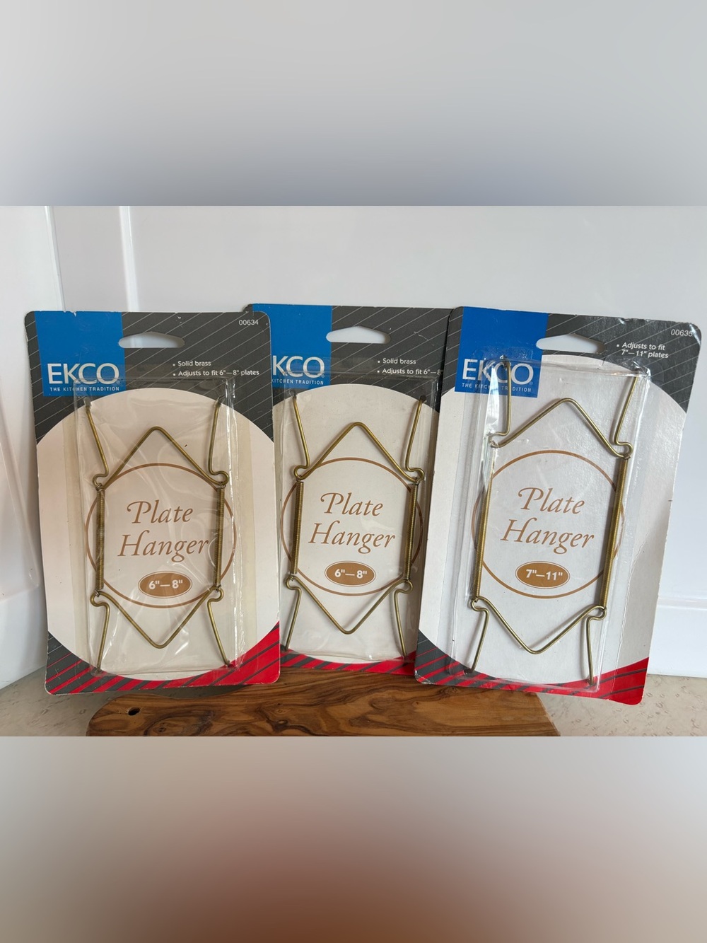 EKCO Gold Plate Hanger - Decorative Plate Display